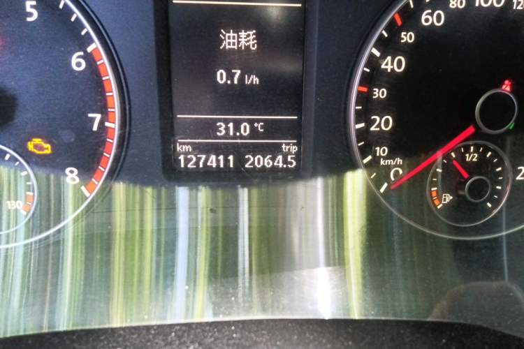 Used Volkswagen Passat 2015 1.8TSI DSG Prestige Edition Odometer Close Up