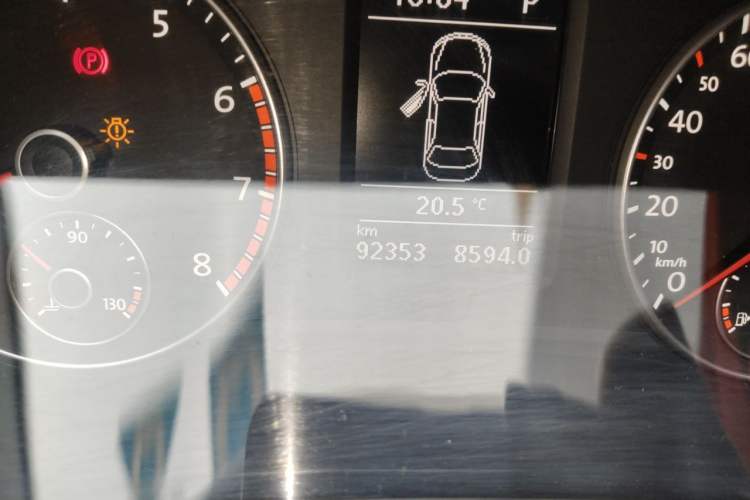 Used Volkswagen Passat 2015 1.8TSI DSG Prestige Edition Odometer Close Up
