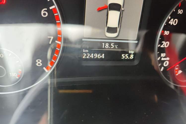 Used Volkswagen Passat 2015 1.8TSI DSG Prestige Edition Odometer Close Up