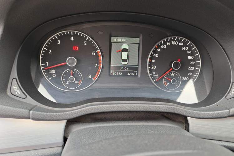 Used Volkswagen Passat 2015 2.0 TSI DSG Prestige Edition Odometer Close Up
