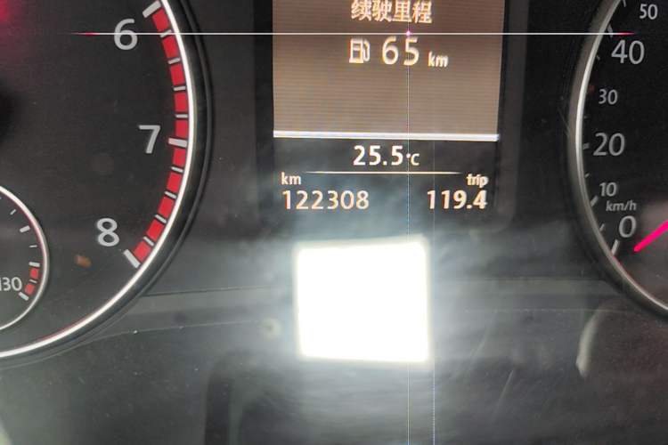 Used Volkswagen Passat 2015 1.8TSI DSG Prestige Edition Odometer Close Up