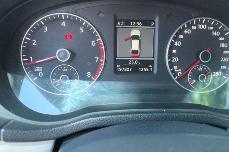 Used Volkswagen Passat 2015 1.8TSI DSG Prestige Edition Odometer Close Up