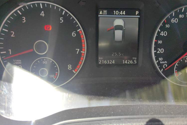 Used Volkswagen Passat 2015 1.8TSI DSG Prestige Edition Odometer Close Up