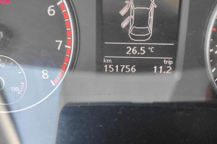 Used Volkswagen Passat 2015 1.8TSI DSG Prestige Edition Odometer Close Up
