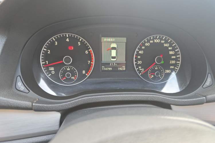Used Volkswagen Passat 2015 1.8TSI DSG Prestige Edition Odometer Close Up