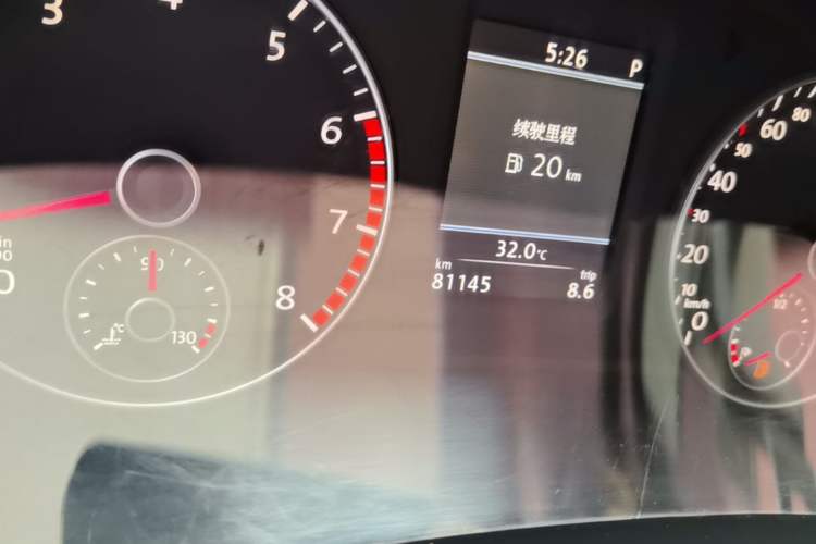 Used Volkswagen Passat 2015 1.8TSI DSG Prestige Edition Odometer Close Up