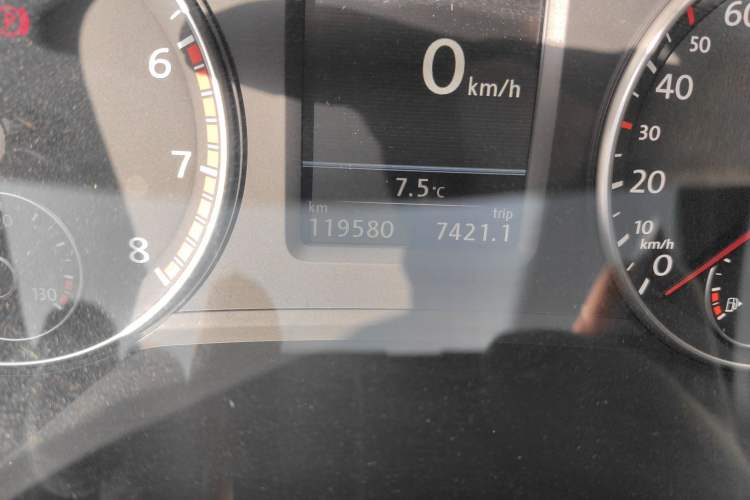 Used Volkswagen Passat 2015 1.8TSI DSG Prestige Edition Odometer Close Up