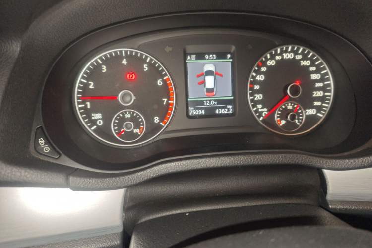 Used Volkswagen Passat 2015 1.8TSI DSG Prestige Edition Odometer Close Up