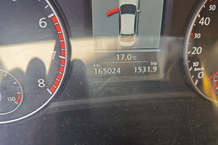 Used Volkswagen Passat 2015 1.8TSI DSG Prestige Edition Odometer Close Up