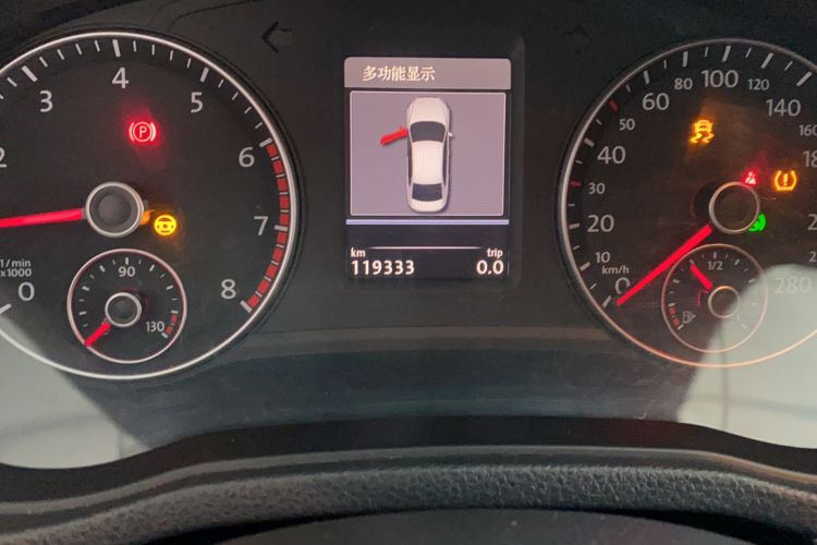 Used Volkswagen Passat 2015 1.8TSI DSG Prestige Edition Odometer Close Up
