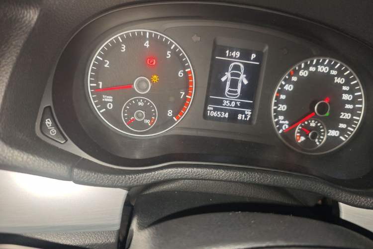 Used Volkswagen Passat 2015 1.8TSI DSG Prestige Edition Odometer Close Up