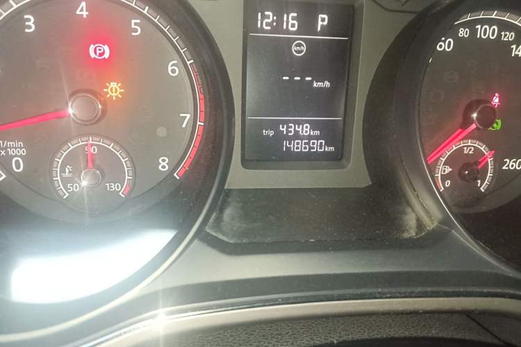Used Volkswagen Passat 2015 1.8TSI Automatic Prestige Edition Odometer Close Up