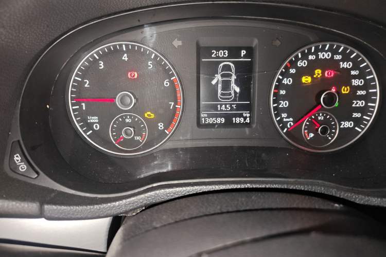 Used Volkswagen Passat 2015 1.8TSI DSG Prestige Edition Odometer Close Up