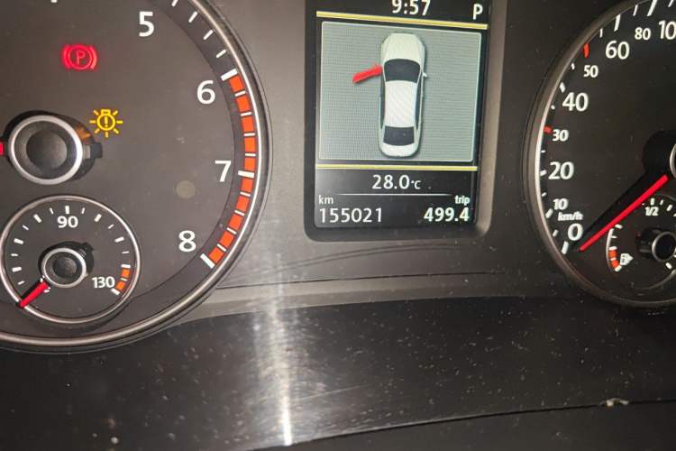 Used Volkswagen Passat 2015 1.8TSI DSG Prestige Edition Odometer Close Up