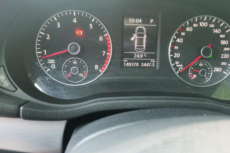 Used Volkswagen Passat 2015 1.8TSI DSG Prestige Edition Odometer Close Up