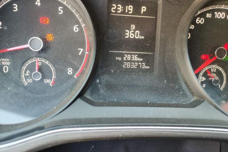 Used Volkswagen Passat 2015 1.8TSI Automatic Prestige Edition Odometer Close Up
