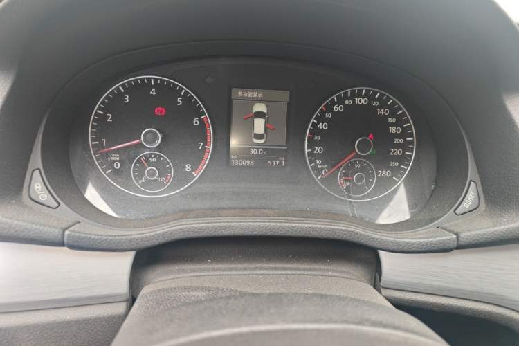 Used Volkswagen Passat 2015 1.8TSI DSG Prestige Edition Odometer Close Up