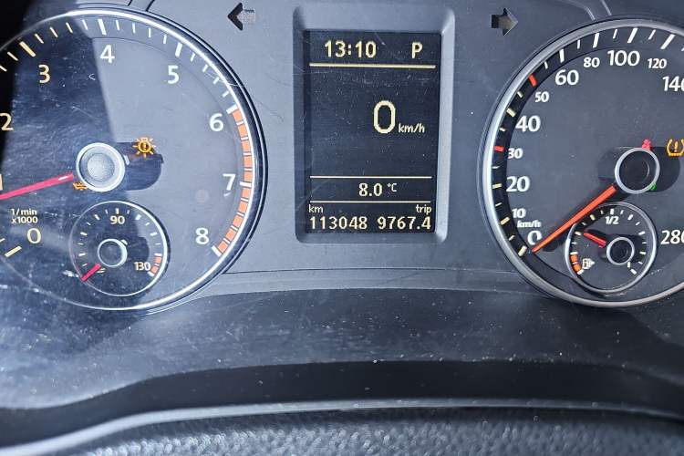 Used Volkswagen Passat 2015 1.8TSI DSG Prestige Edition Odometer Close Up