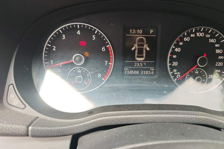Used Volkswagen Passat 2015 1.8TSI DSG Prestige Edition Odometer Close Up