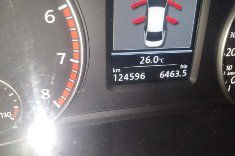 Used Volkswagen Passat 2015 1.8TSI DSG Prestige Edition Odometer Close Up
