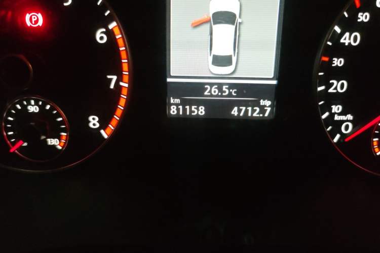 Used Volkswagen Passat 2015 1.8TSI DSG Prestige Edition Odometer Close Up