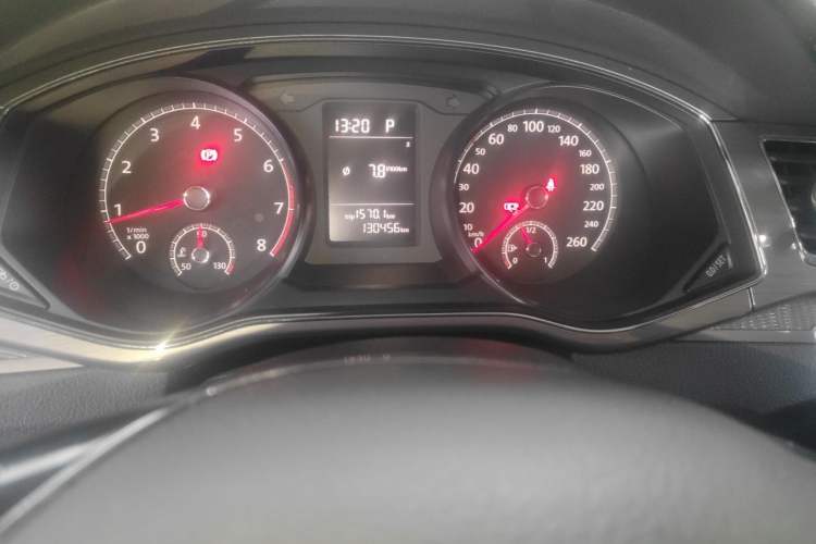 Used Volkswagen Passat 2015 1.8TSI DSG Luxury Edition Odometer Close Up