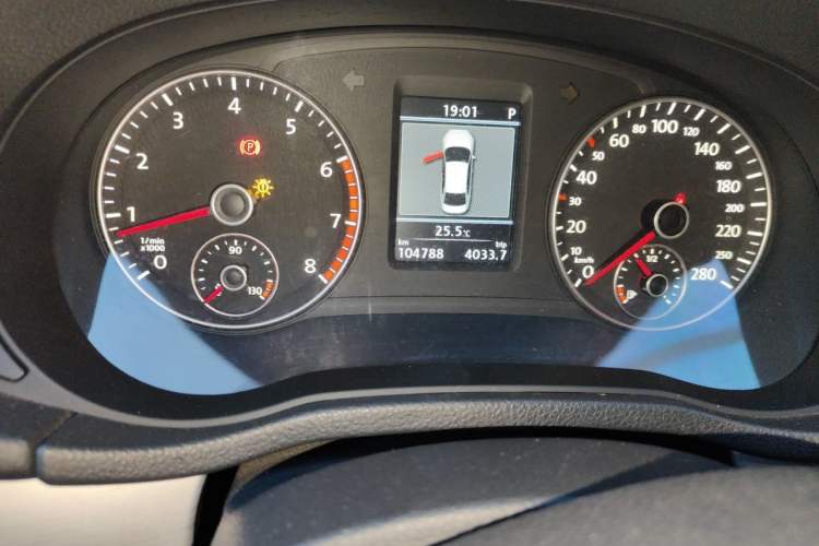 Used Volkswagen Passat 2015 2.0 TSI DSG Prestige Edition Odometer Close Up