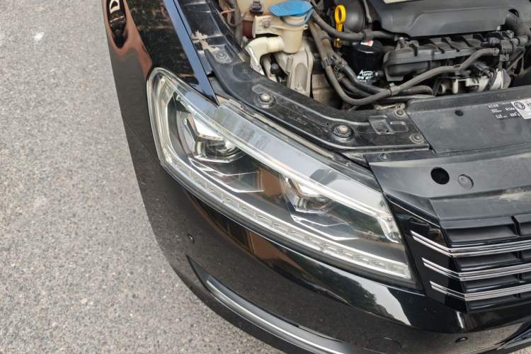 Used Volkswagen Passat 2015 1.8TSI DSG Prestige Edition Right Front Headlight