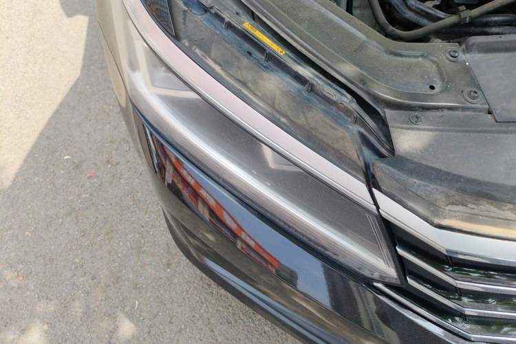 Used Volkswagen Passat 2015 1.8TSI Automatic Prestige Edition Right Front Headlight