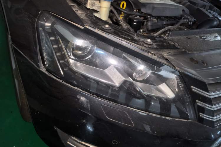 Used Volkswagen Passat 2015 1.8TSI DSG Prestige Edition Right Front Headlight