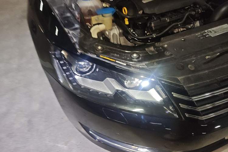 Used Volkswagen Passat 2015 1.8TSI DSG Prestige Edition Right Front Headlight