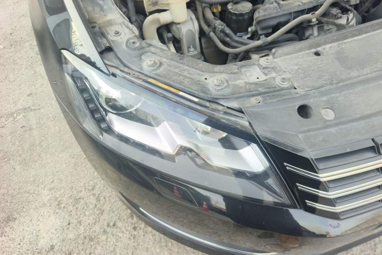 Used Volkswagen Passat 2015 1.8TSI DSG Prestige Edition Right Front Headlight