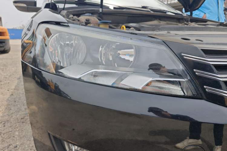 Used Volkswagen Passat 2015 1.8TSI DSG Prestige Edition Right Front Headlight
