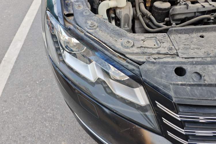 Used Volkswagen Passat 2015 1.8TSI DSG Prestige Edition Right Front Headlight