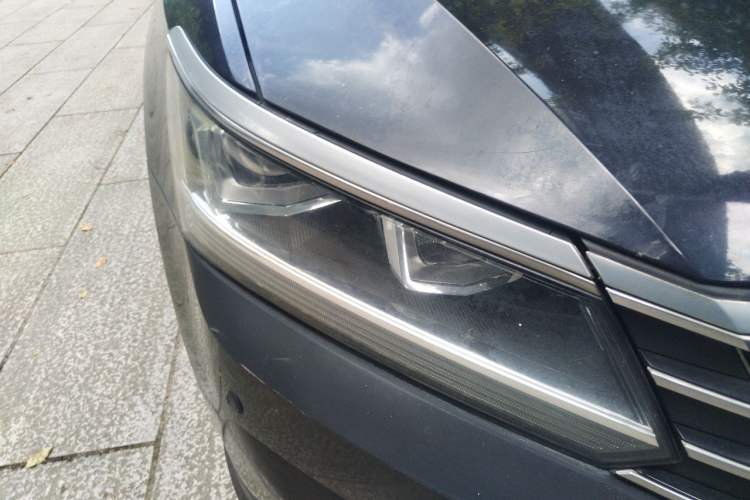 Used Volkswagen Passat 2015 1.8TSI DSG Luxury Edition Right Front Headlight