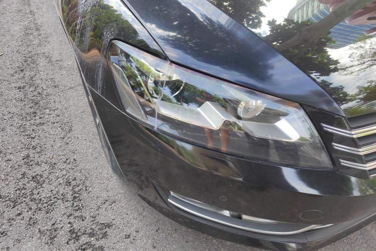 Used Volkswagen Passat 2015 1.8TSI DSG Prestige Edition Right Front Headlight