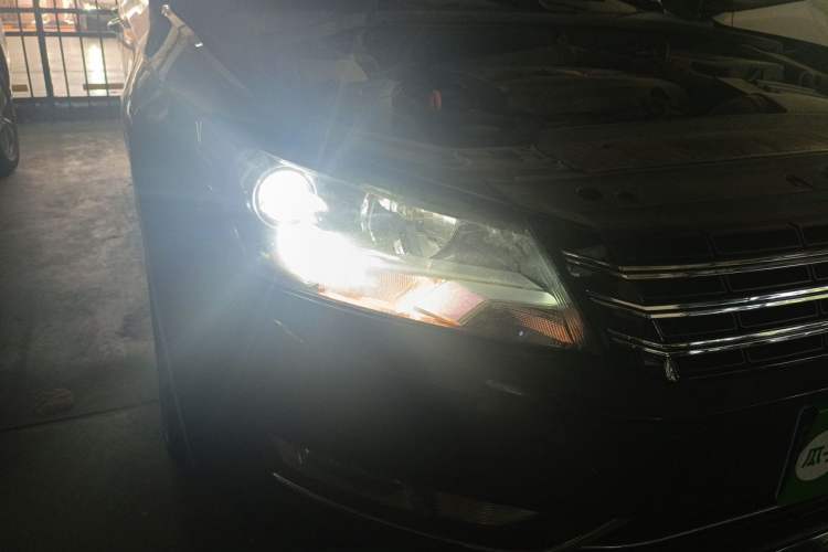 Used Volkswagen Passat 2015 1.8TSI DSG Prestige Edition Right Front Headlight