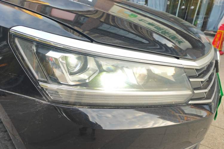 Used Volkswagen Passat 2015 1.8TSI Automatic Prestige Edition Right Front Headlight