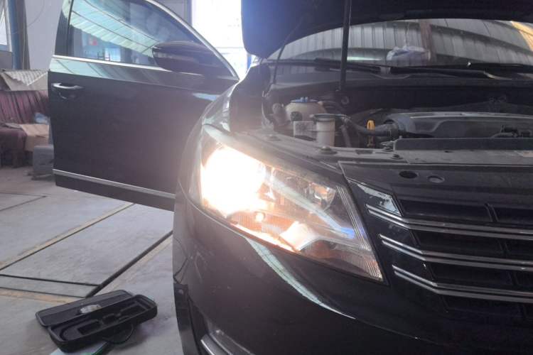 Used Volkswagen Passat 2015 1.8TSI DSG Prestige Edition Right Front Headlight