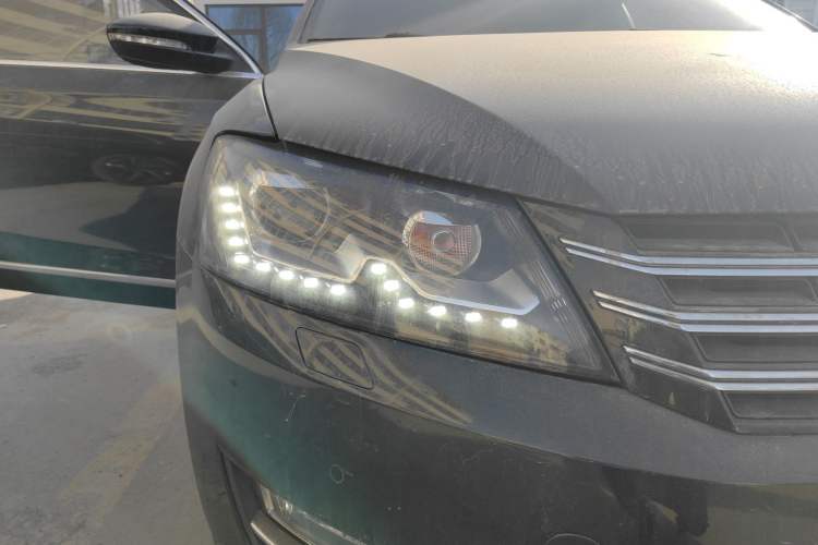 Used Volkswagen Passat 2015 1.8TSI DSG Prestige Edition Right Front Headlight