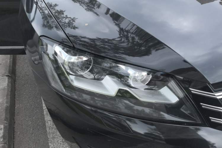 Used Volkswagen Passat 2015 1.8TSI DSG Prestige Edition Right Front Headlight