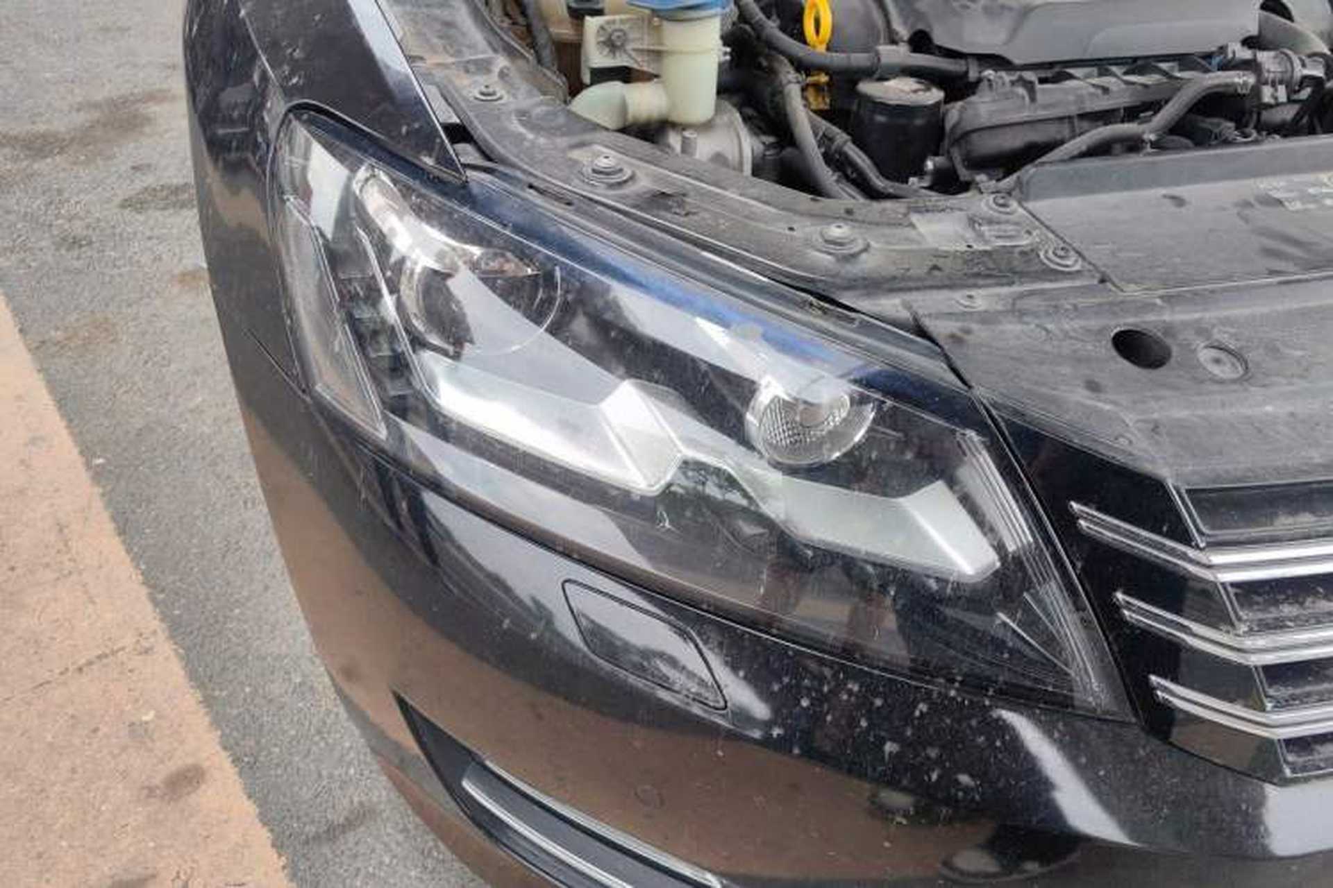 Used Volkswagen Passat 2015 1.8TSI DSG Ultimate Edition Right Front Headlight