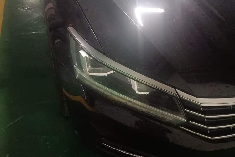 Used Volkswagen Passat 2015 1.8TSI Automatic Prestige Edition Right Front Headlight