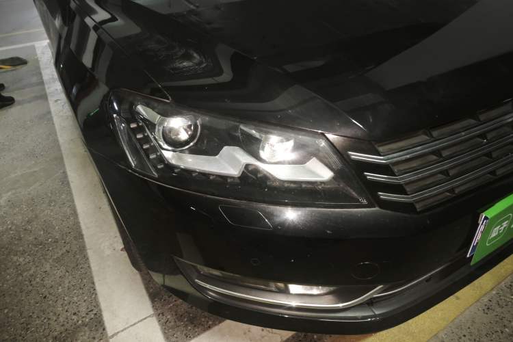 Used Volkswagen Passat 2015 1.8TSI DSG Prestige Edition Right Front Headlight