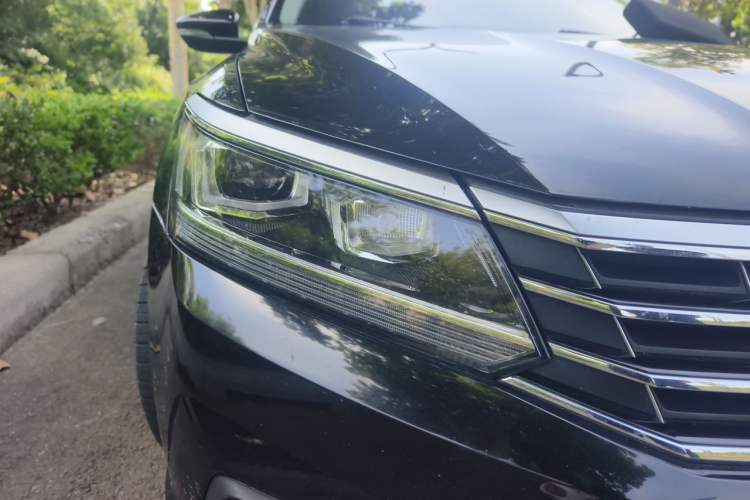 Used Volkswagen Passat 2015 1.8TSI DSG Prestige Edition Right Front Headlight