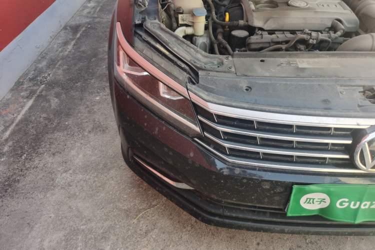 Used Volkswagen Passat 2015 1.8TSI Automatic Prestige Edition Right Front Headlight