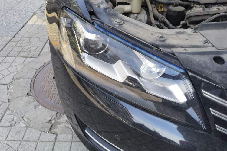 Used Volkswagen Passat 2015 1.8TSI DSG Prestige Edition Right Front Headlight