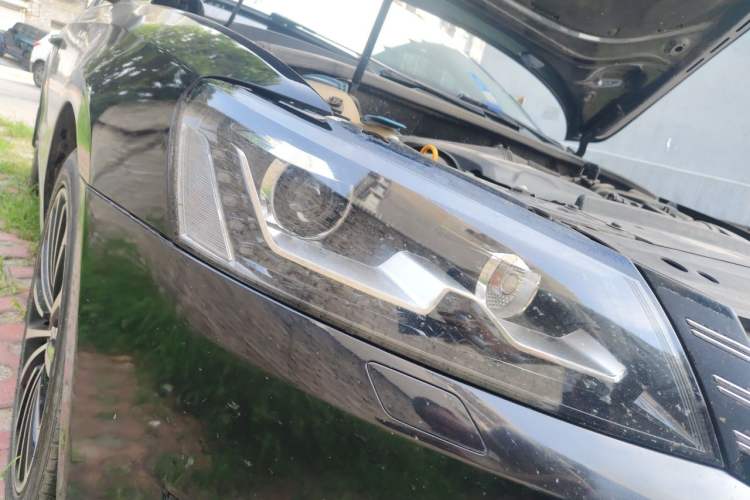 Used Volkswagen Passat 2015 1.8TSI DSG Prestige Edition Right Front Headlight