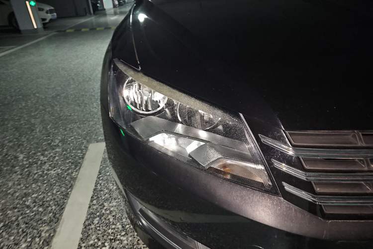 Used Volkswagen Passat 2015 1.8TSI DSG Prestige Edition Right Front Headlight