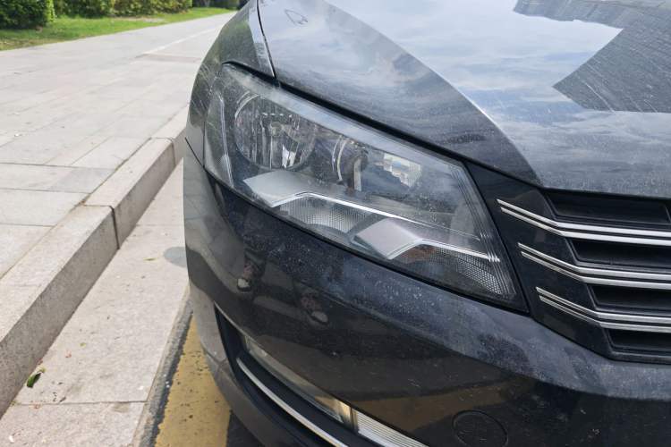 Used Volkswagen Passat 2015 1.8TSI DSG Prestige Edition Right Front Headlight